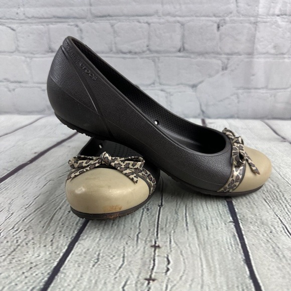 Crocs Womens 5 Brown Tan Bow Tie‎ Flats - Picture 1 of 8